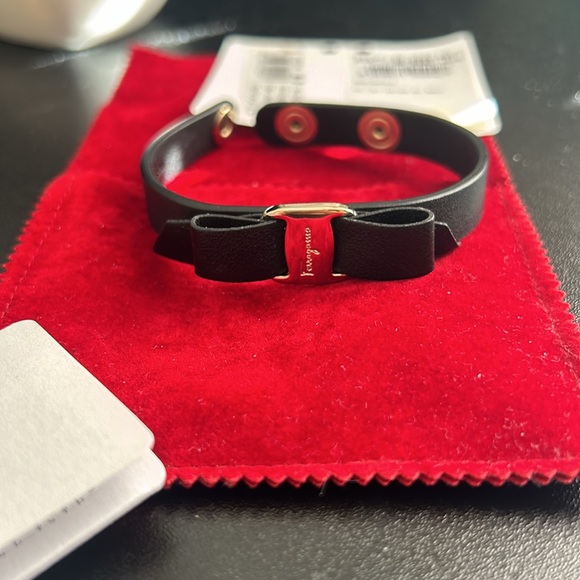 Authentic Salvatore Ferragamo Vara Bow Black Leather Bracelet - Picture 8 of 8